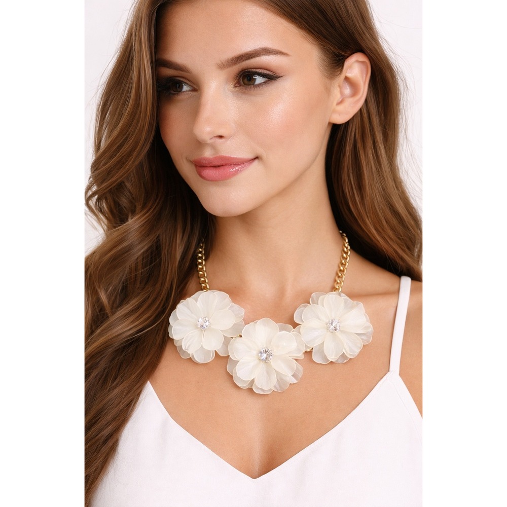 White 3D Flower Statement Bib Necklace Gold Tone Chain Adjustableโ Crystal